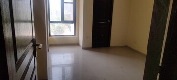 Room in 3 BHK Apartment at Logix Blossom County, Sector 137 – for Rent