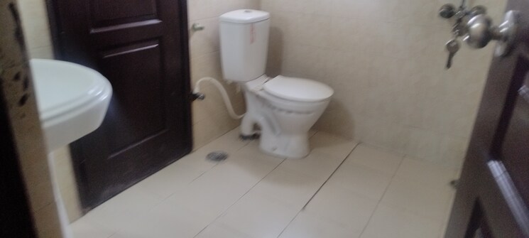 Bathroom, logix-blossom-county 3 Bedroom 1417 Sq.Ft. Apartment In Sector 137 Noida 8640507