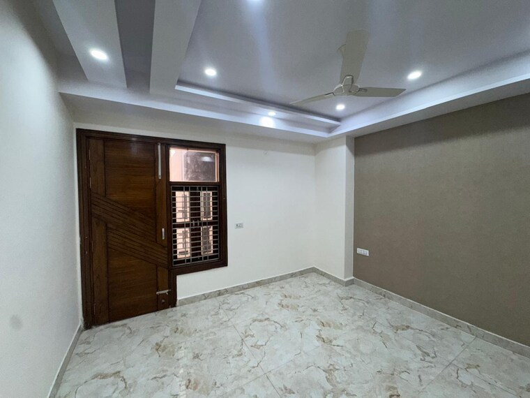 Room, sector 73 3 Bedroom 1400 Sq.Ft. Builder Floor In Sector 73 Noida 8640513