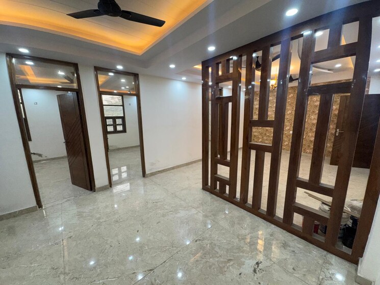 Room, sector 73 3 Bedroom 1400 Sq.Ft. Builder Floor In Sector 73 Noida 8640513