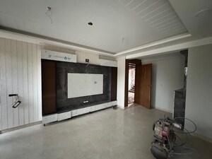 Room in 3 BHK Builder Floor at Sector 73 – for Sale
