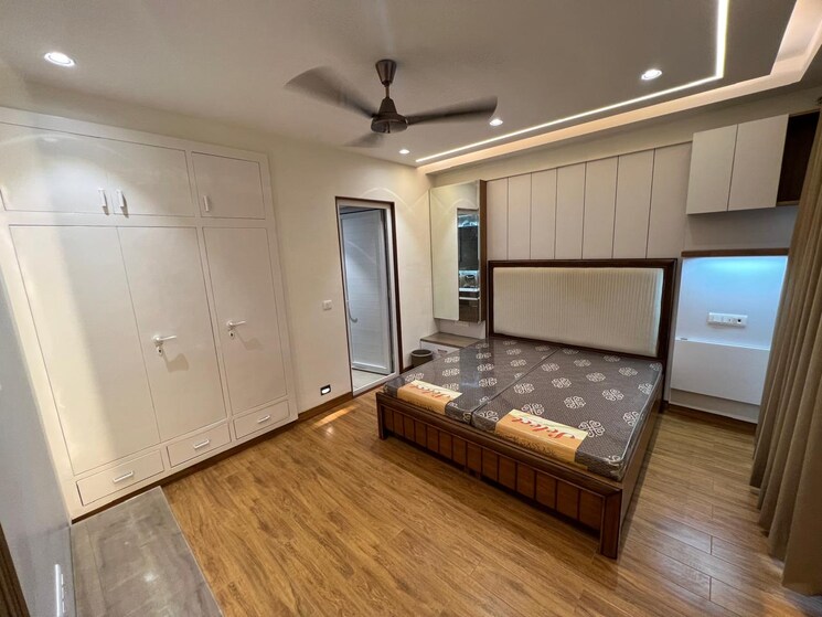 Room, sector 73 4 Bedroom 1800 Sq.Ft. Builder Floor In Sector 73 Noida 8640530