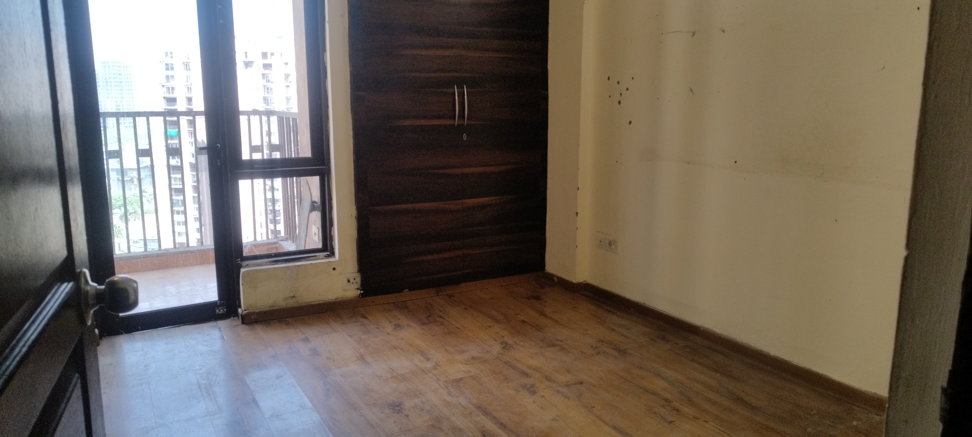 2 BHK Apartment For Rent in Logix Blossom County