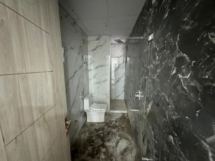 Attached Bathroom, sector 107 4 Bedroom 2000 Sq.Ft. Builder Floor In Sector 107 Noida 8640536