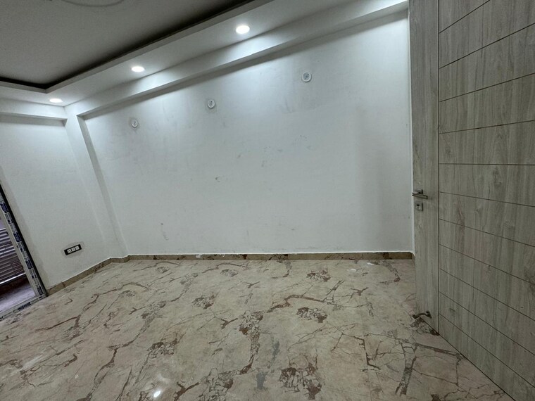 Room, sector 107 4 Bedroom 2000 Sq.Ft. Builder Floor In Sector 107 Noida 8640536