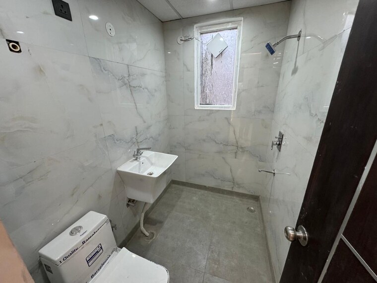 Bathroom, sector 73 1 Bedroom 600 Sq.Ft. Builder Floor In Sector 73 Noida 8640543
