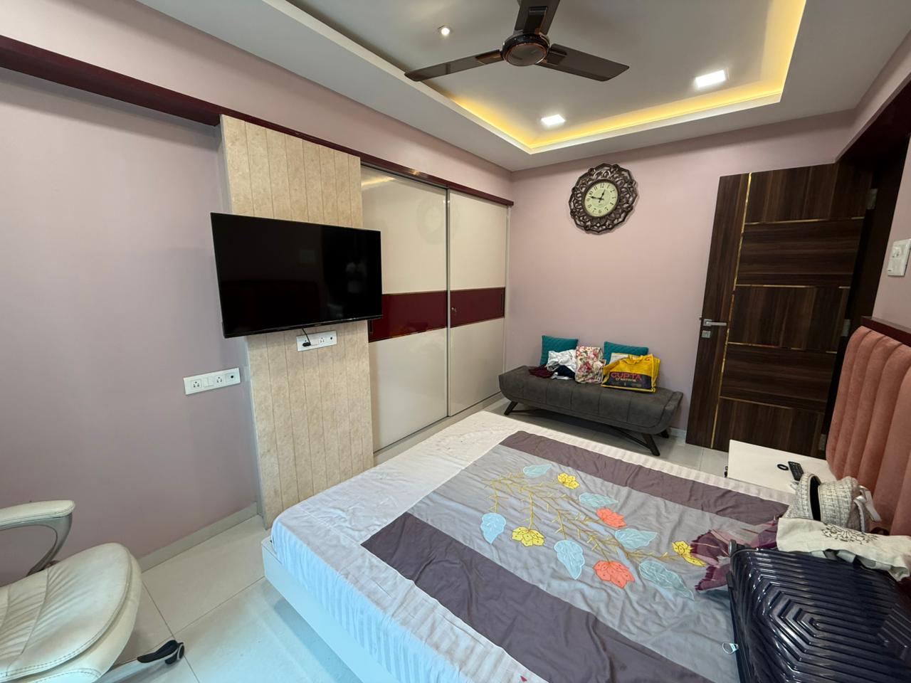 3 BHK + Pooja Room Apartment For Rent in Hiranandani Meadows