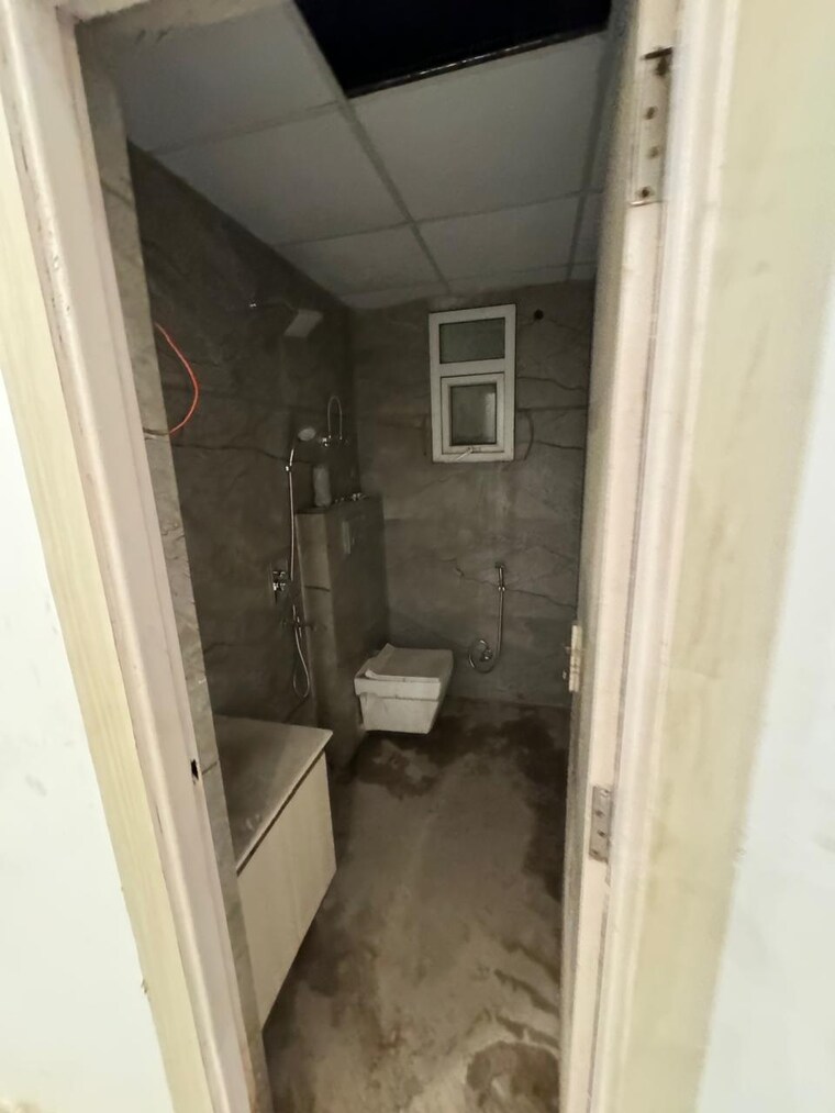 Attached Bathroom, sector 73 3 Bedroom 1450 Sq.Ft. Builder Floor In Sector 73 Noida 8640549