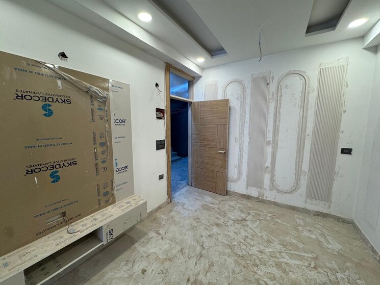 Room, sector 73 3 Bedroom 1450 Sq.Ft. Builder Floor In Sector 73 Noida 8640549