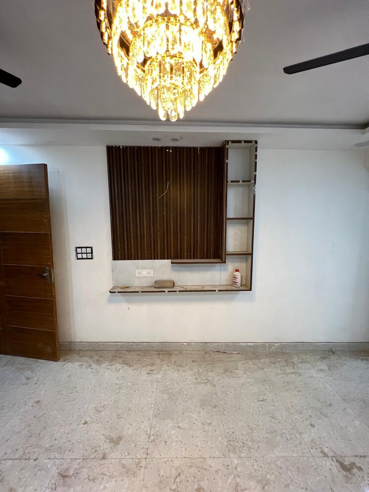 Room, sector 73 3 Bedroom 1450 Sq.Ft. Builder Floor In Sector 73 Noida 8640549