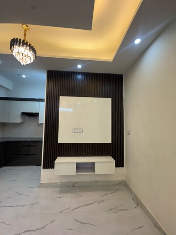 Room in 2 BHK Builder Floor at Sector 73 – for Sale