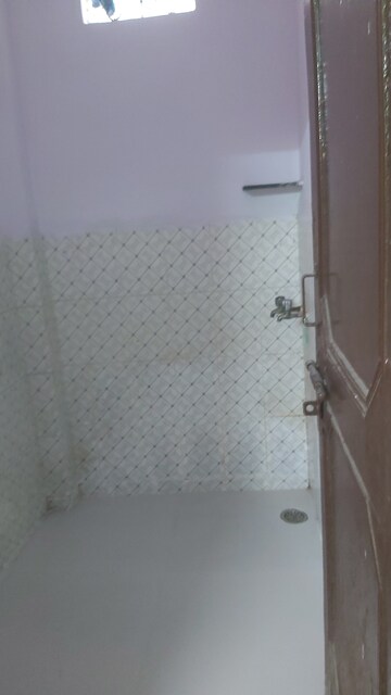 Room in 1 RK Builder Floor at Mayur Vihar – for Rent