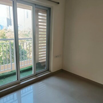 Room in 2 BHK Apartment at Dosti Group Imperia, Manpada – for Rent