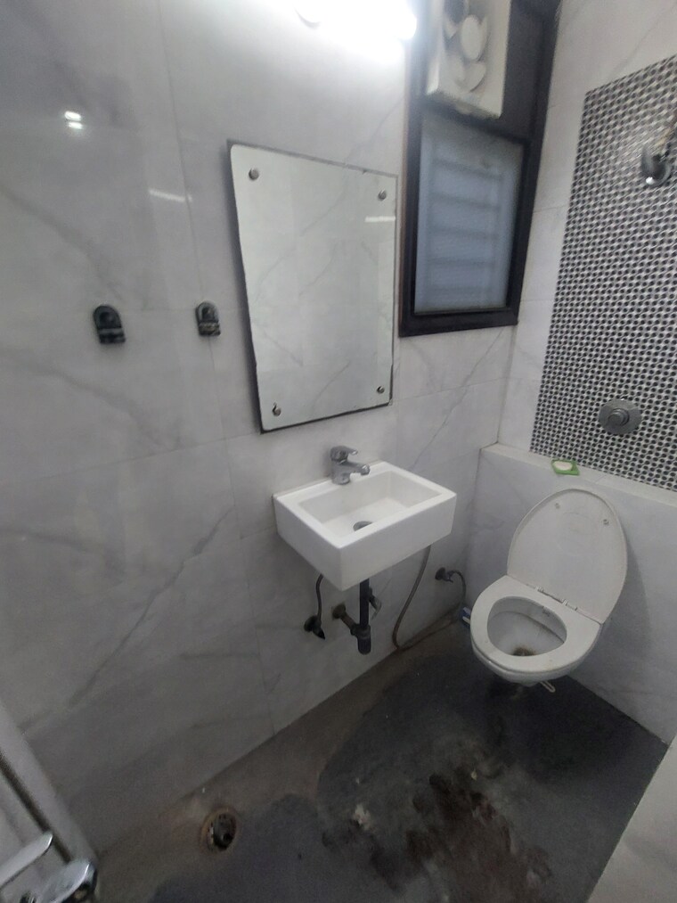 Bathroom, model town 3 4 Bedroom 3240 Sq.Ft. Builder Floor In Model Town 3 Delhi 8640614