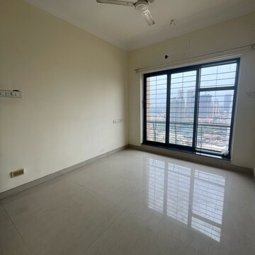 Room in 2 BHK Apartment at Malad East – for Rent