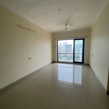Room in 2 BHK Apartment at Malad East – for Rent