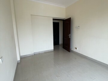 Room in 2 BHK Apartment at Malad East – for Rent