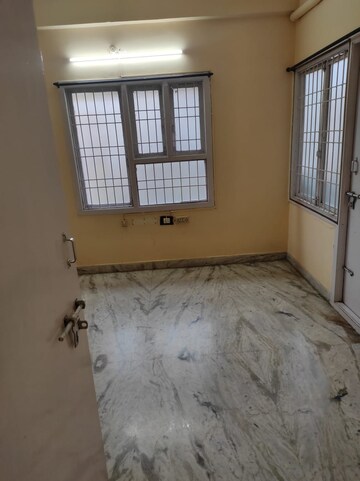 Room in 3 BHK Apartment at Lawsons Bay Colony – for Rent