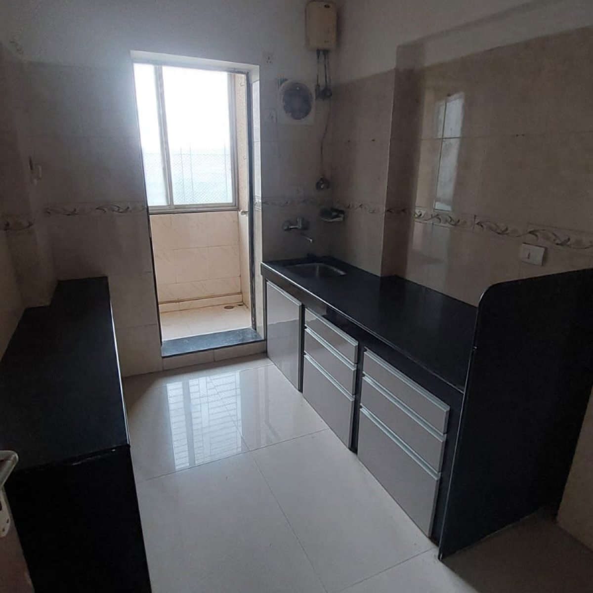 2 BHK Apartment For Rent in Raheja Heights