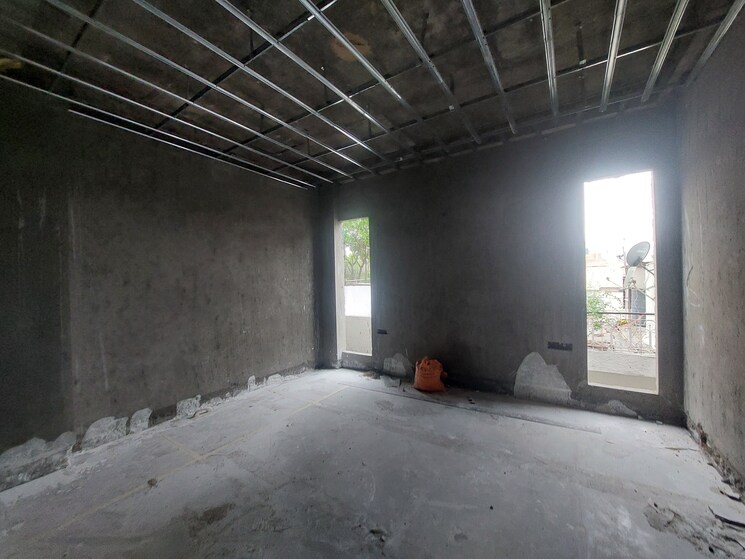 Master Bedroom, model town phase 2 5 Bedroom 450 Sq.Yd. Builder Floor In Model Town Phase 2 Delhi 8640629