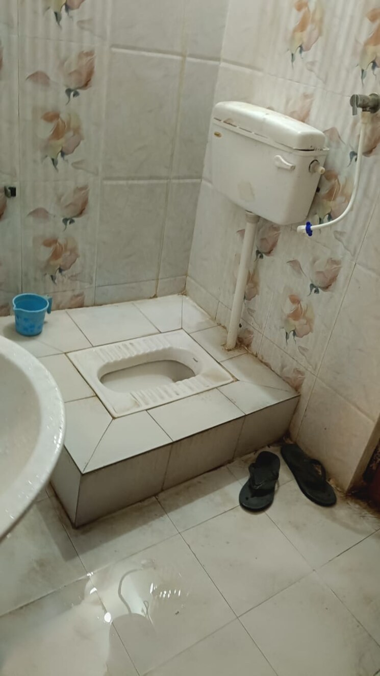 Bathroom, hazratganj 3 Bedroom 1500 Sq.Ft. Apartment In Hazratganj Lucknow 8640635