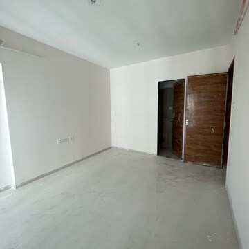 Room in 2 BHK Apartment at Malad East – for Rent