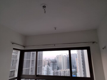 Room in 2 BHK Apartment at Kalpataru Paramount, Kapur Bawdi – for Rent