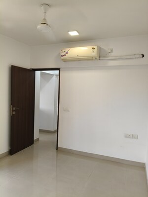 Room in 1 BHK Apartment at The Wadhwa Solitaire, Kolshet Road – for Sale