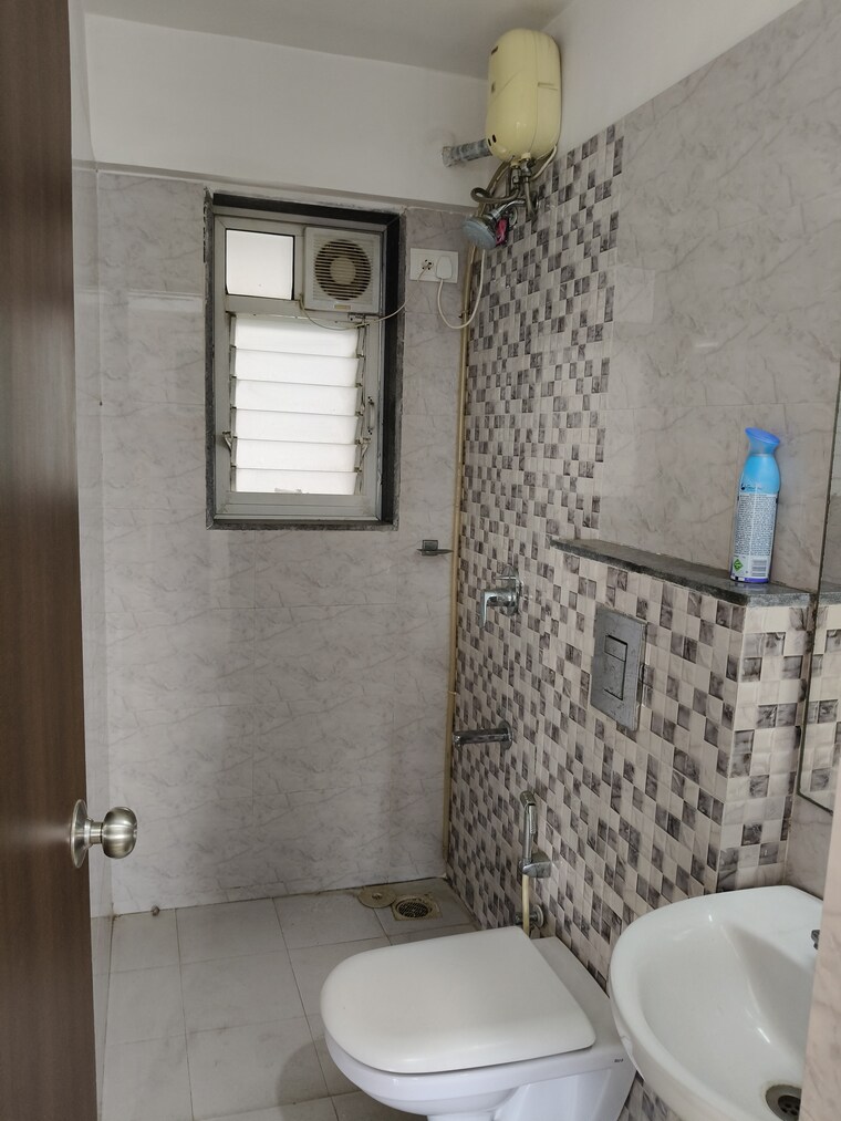 Bathroom, the-wadhwa-solitaire 1 Bedroom 450 Sq.Ft. Apartment In Kolshet Road Thane 8640678