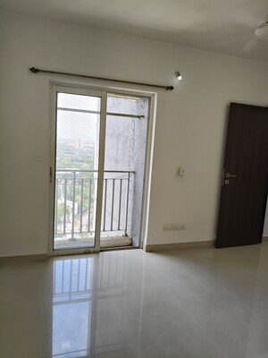 Room in 1 BHK Apartment at The Wadhwa Solitaire, Kolshet Road – for Sale