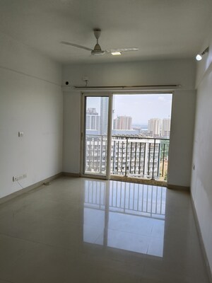 Room in 1 BHK Apartment at The Wadhwa Solitaire, Kolshet Road – for Sale