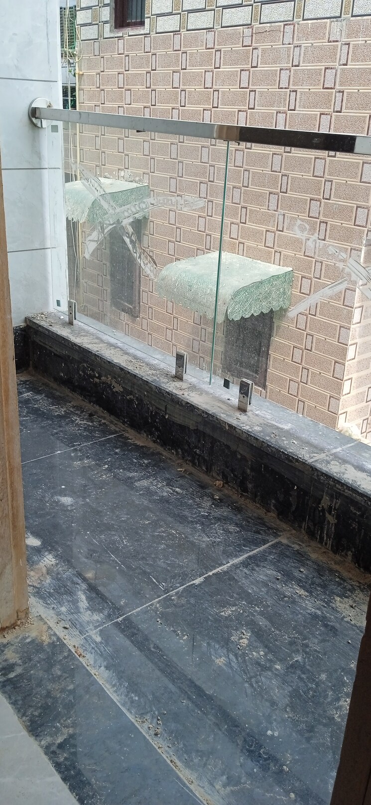 Balcony, igi airport area 3 Bedroom 1000 Sq.Ft. Builder Floor In Igi Airport Area Delhi 8640690