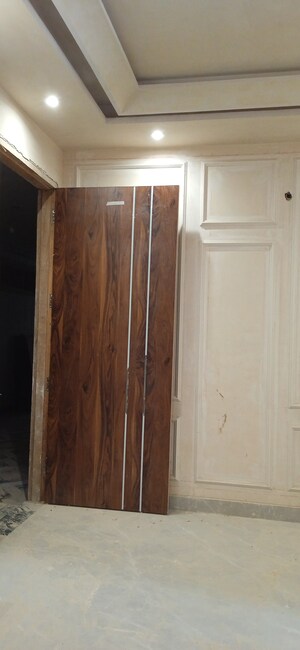 Room in 3 BHK Builder Floor at Igi Airport Area – for Sale