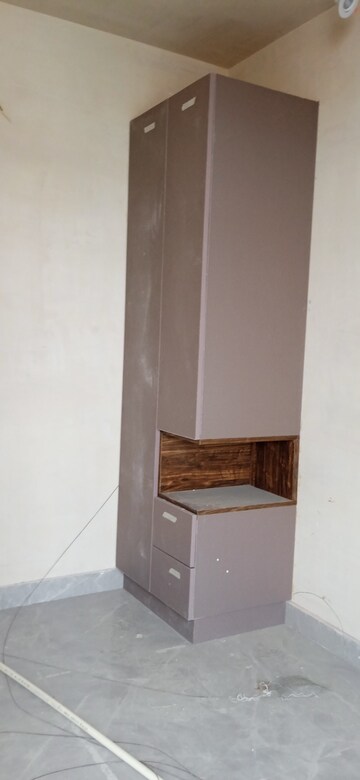 Room in 3 BHK Builder Floor at Igi Airport Area – for Sale