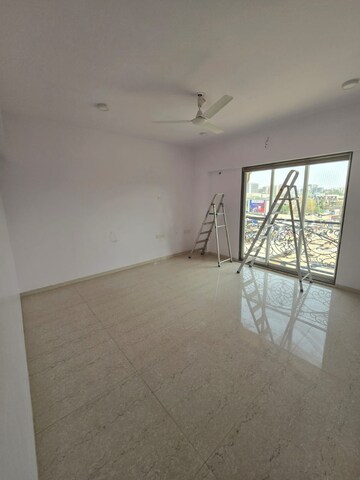 Room in 2 BHK Apartment at Anmol Eleganzia Royale, Andheri West – for Rent