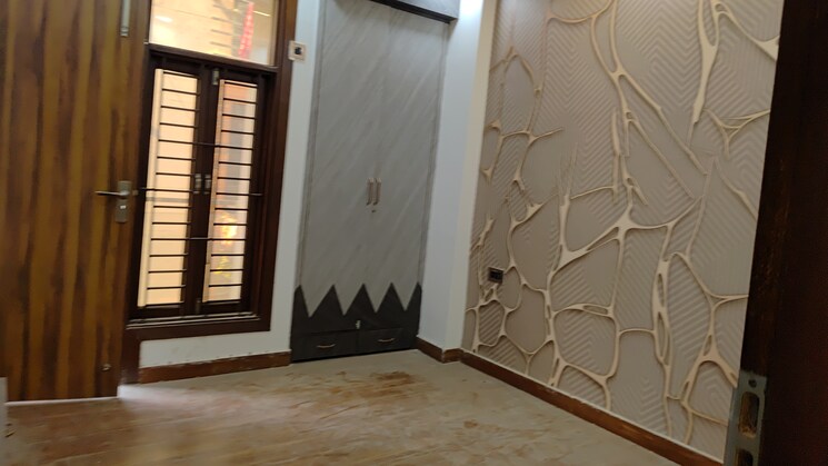 Room, dwarka mor 3 Bedroom 80 Sq.Yd. Builder Floor In Dwarka Mor Delhi 8640716