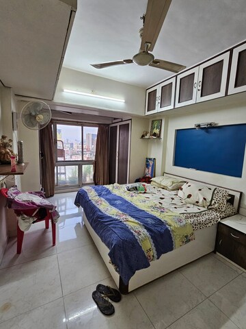 Bedroom in 2 BHK Apartment at Andheri West – for Rent