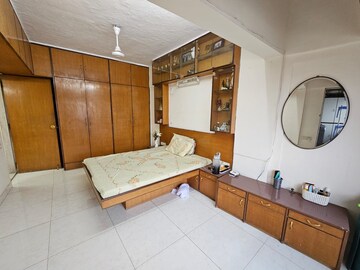 Bedroom in 2 BHK Apartment at Andheri West – for Rent