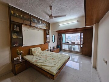 Master Bedroom in 2 BHK Apartment at Andheri West – for Rent