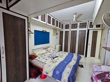 Bedroom in 2 BHK Apartment at Andheri West – for Rent