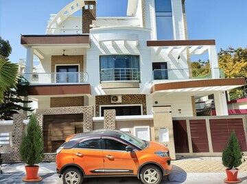 6+ BHK Villa – Exterior View View at JakhaN-Rajpur Road - for Sale