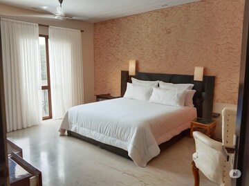 Bedroom in 6+ BHK Villa at JakhaN-Rajpur Road – for Sale