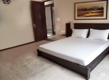 Bedroom in 6+ BHK Villa at JakhaN-Rajpur Road – for Sale