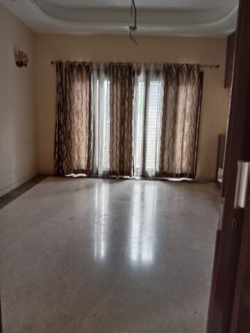 Living Room in 6+ BHK Villa at JakhaN-Rajpur Road – for Sale