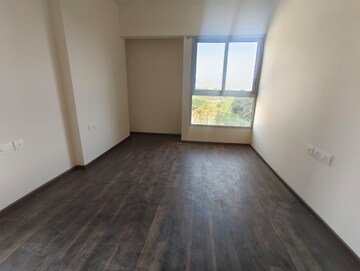 Room in 2 BHK Apartment at Piramal Vaikunth, Balkum Pada – for Rent