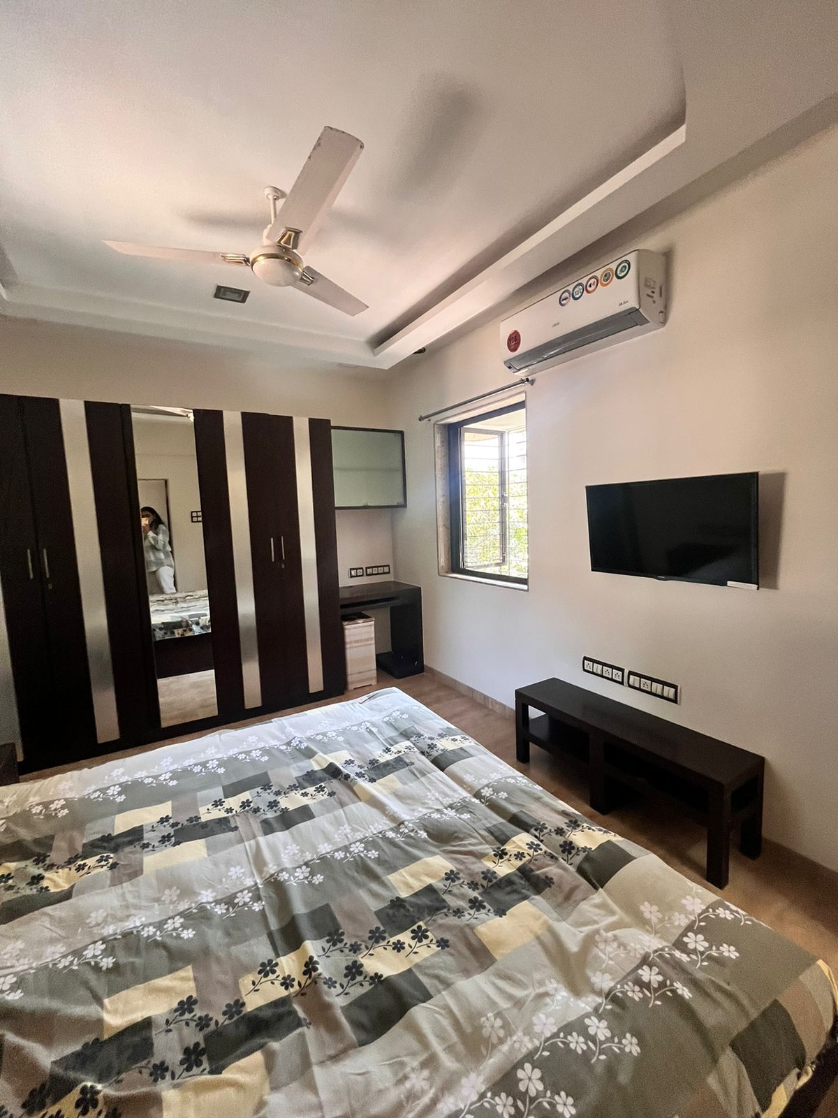 1 BHK Apartment For Rent in Seven Bungalows, Raheja C