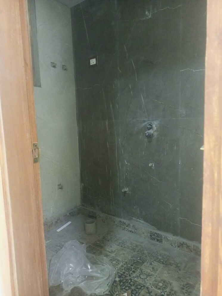 Bathroom, kritak-modern-apartments 2 Bedroom 1050 Sq.Ft. Apartment In Sector 73 Noida 8640777