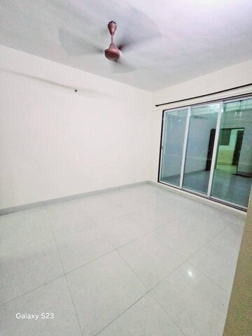 Room in 2 BHK Apartment at Shantee Sunshine Meadows, Naigaon West – for Sale
