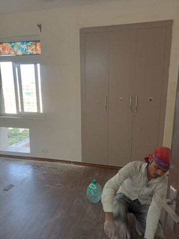 Furnished Amenities in 2.5 BHK Apartment at BPTP Spacio, Sector 37d – for Rent