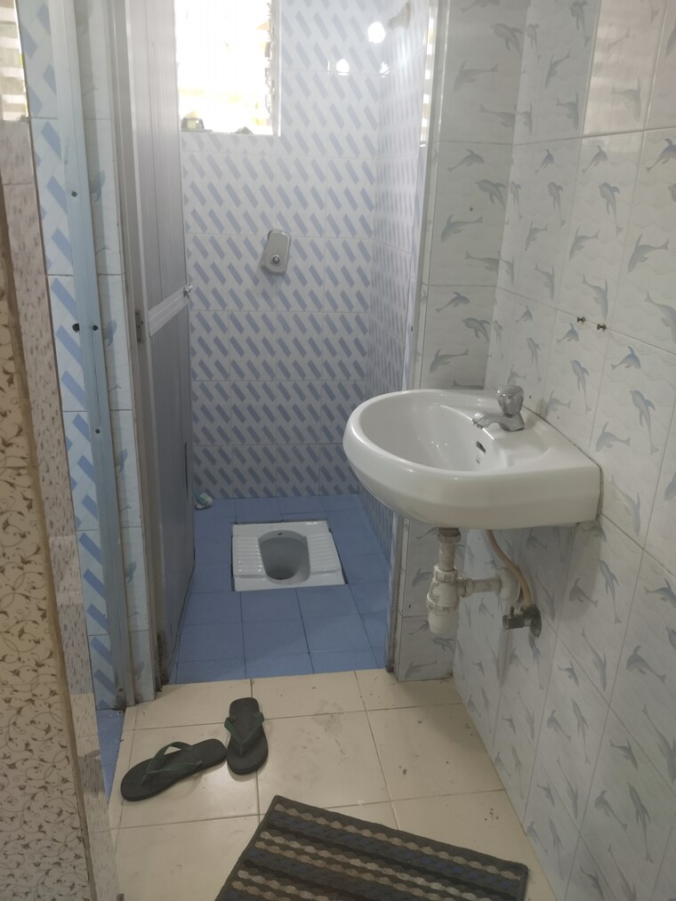 Bathroom, borda 1 Bedroom 60 Sq.Yd. Apartment In Borda Goa 8640813